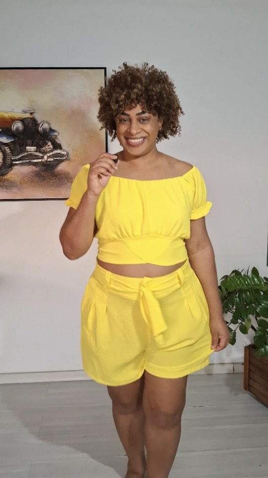Quem mais é apaixonada por amarelo? @kakacaxias2 💛
Lace: @ladyelaces
.
.
.
.
#plussize #lifestyle #beauty #duqued...