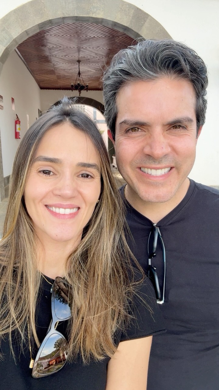 Oito anos.

O tempo passou, a vida ganhou novos contornos, nós crescemos e, ao longo desses anos, construímos muito...